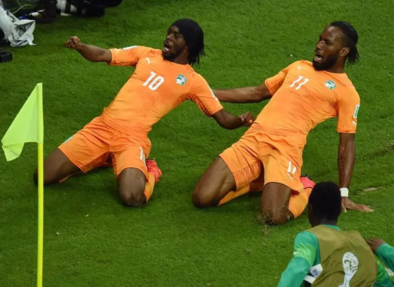 Con el ingreso de Didier Drogba, Costa de Marfil dio vuelta el resultado y derrotó a Japón