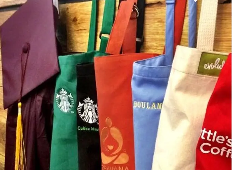 Starbucks lanzó un plan millonario para ayudar a sus empleados a pagar por sus estudios