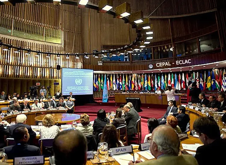 Según la Cepal, el comercio exterior argentino será el que más caerá de la región