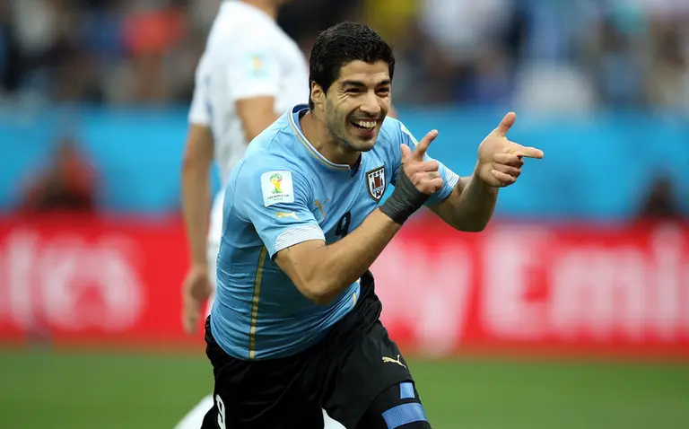 Tras un primer paso en falso, Uruguay venció a Inglaterra 2 a 1 y se anima a soñar en grande