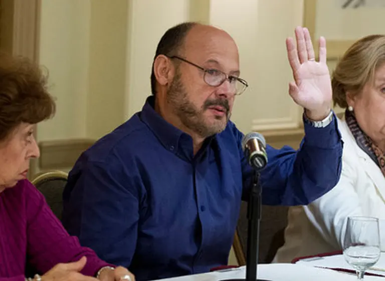 Bonista argentino:"Hay que estar mal de la cabeza para aceptar"