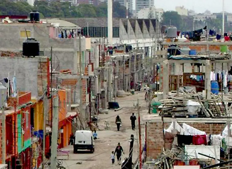 Terrenos muy codiciados: si se vendiera la Villa 31, cada familia recibirí­a cerca de u$s100.000