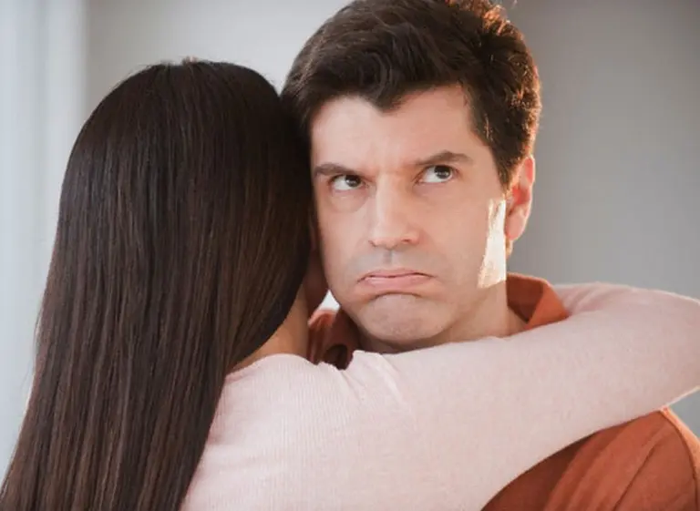 Las frases más usadas por los hombres a la hora de mentir