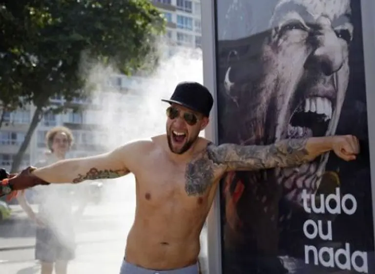 Tras la mordida, Adidas no usará más la imagen de Luis Suárez durante el Mundial