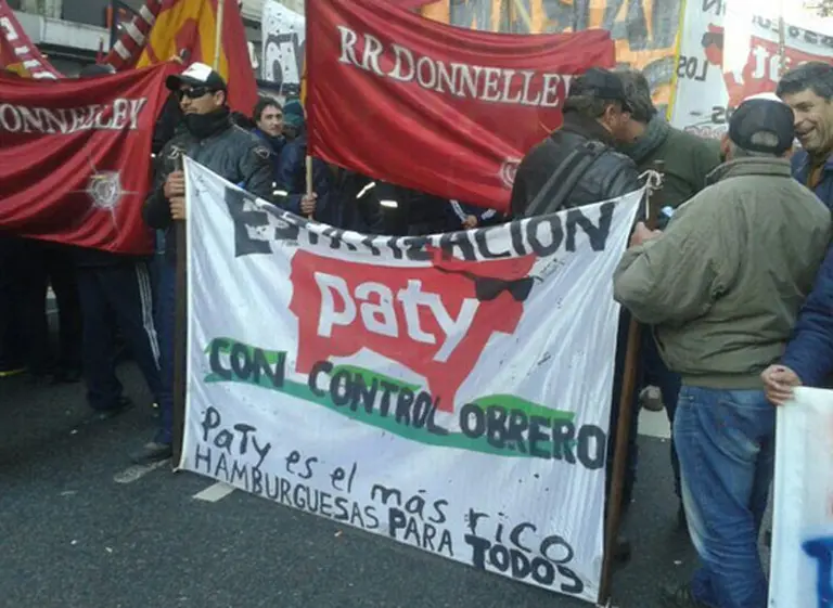 Con una protesta en el centro, trabajadores denunciaron despidos y suspensiones en la industria