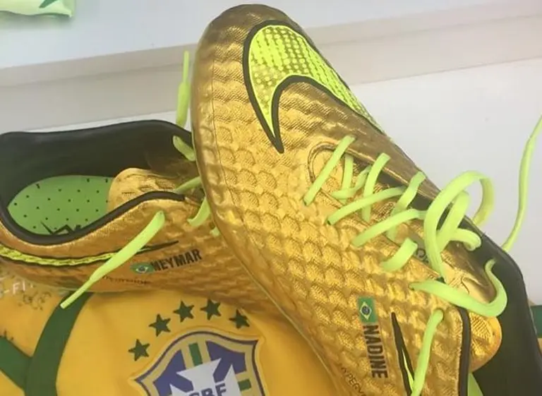 Nike le "pone fichas" a Neymar y lanza una edición limitada de botines dorados