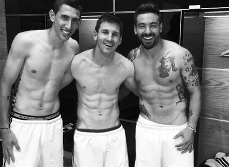 Sin camiseta: los otros futbolistas que despiertan los suspiros de las chicas