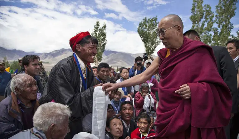 En qué consiste el "currí­culum de felicidad" del Dalái Lama que se enseñará en escuelas de India
