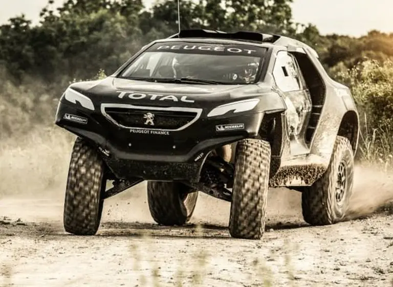Peugeot presenta el 2008 definitivo que debutará en el Dakar 2015