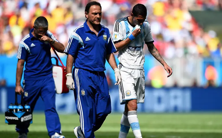 Hoy se conocerá la gravedad de la lesión de Di Marí­a: temen un desgarro que lo margine del resto del Mundial