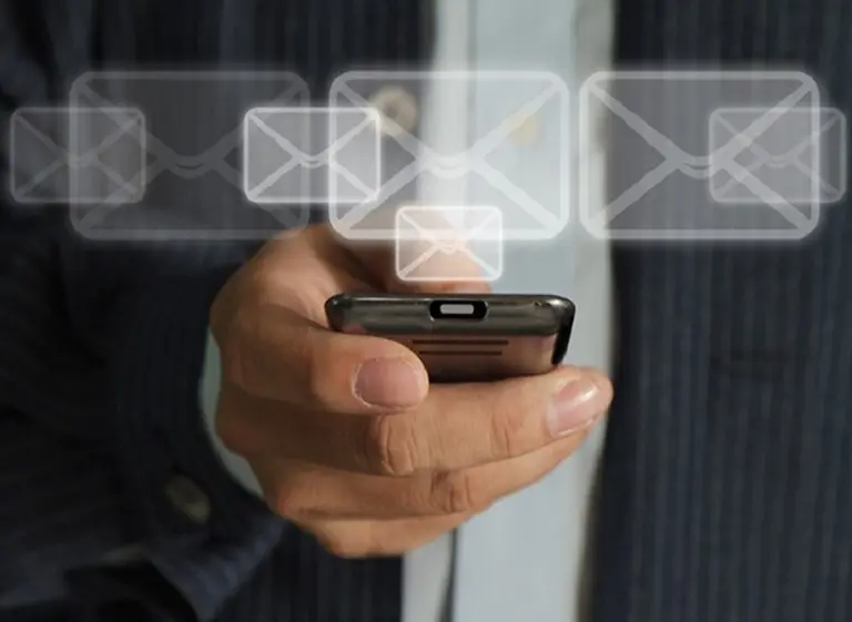 Google y las "telcos" quieren acabar con los SMS con un gran "WhatsApp"