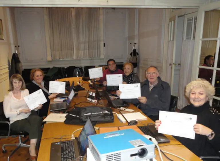 Viejitos Piolas 3.0: cursos de computación de Usuaria para adultos mayores en Buenos Aires