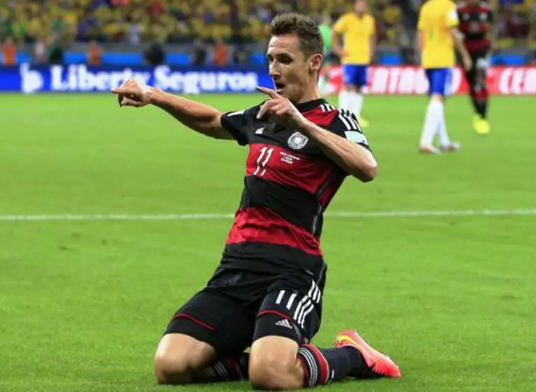 Klose se convirtió en el máximo goleador en la historia de los mundiales