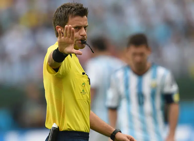 El italiano Nicola Rizzoli, el elegido de la FIFA para dirigir la final contra Alemania