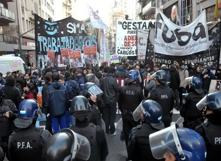 Desde los gremios alertan que en la industria ya hay 22.000 suspensiones