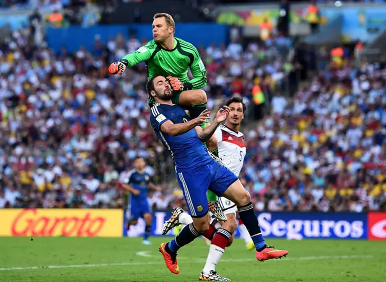 El arquero alemán admitió que el golpe a Higuaí­n en la final fue intencional