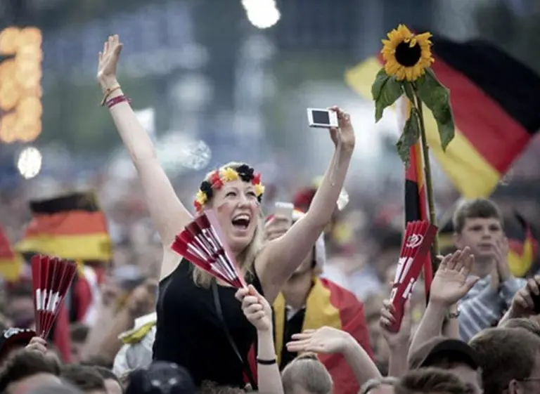 Un muerto, heridos y racismo en los festejos de Alemania