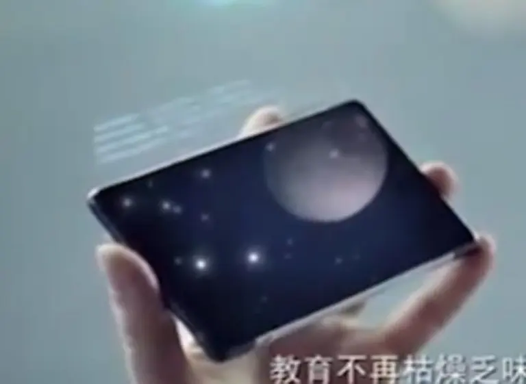 Una empresa china presenta el primer móvil que proyecta imágenes en 3D