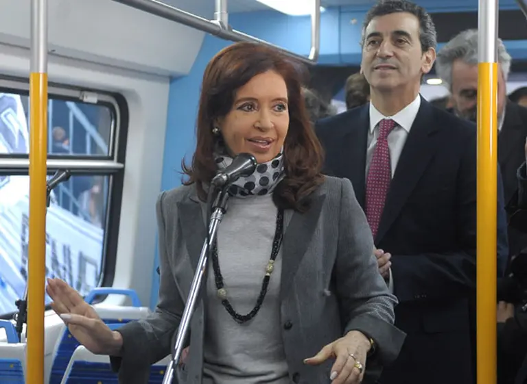 Cristina presentó nuevos trenes del Sarmiento junto a Randazzo: "Ya nadie va a poder viajar colgado"