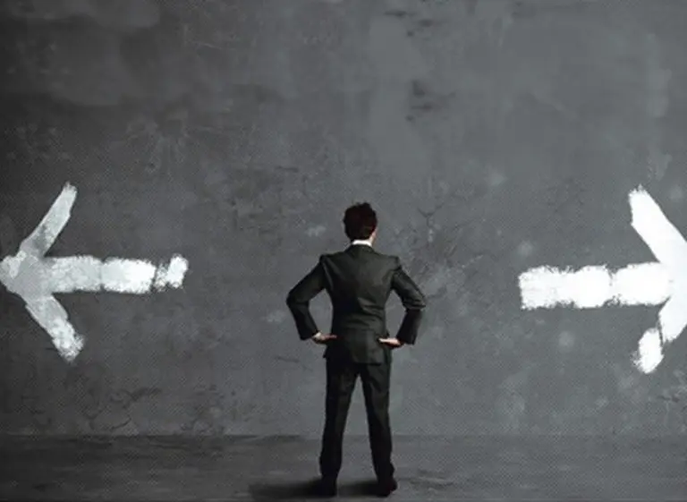 Cómo puede lo irrelevante afectar nuestras decisiones