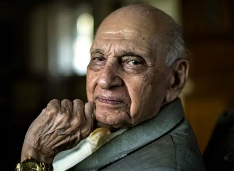 Los particulares consejos del gurú del sexo de 90 años