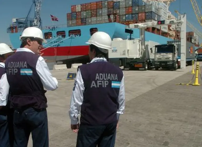 Un paro de aduaneros afectará hoy puertos y vuelos de todo el paí­s