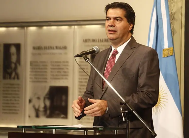 Capitanich acusó a polí­ticos, sindicatos y medios de estar "bancados" por los buitres