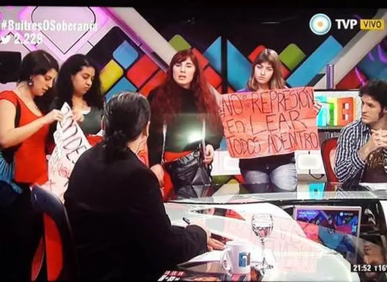 Mal momento para el panel de 678: militantes reclamaron al aire por la represión en la autopartista Lear