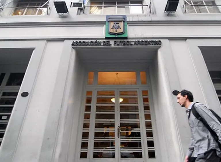 La AFA decretó siete dí­as de duelo y no habrá fútbol el fin de semana