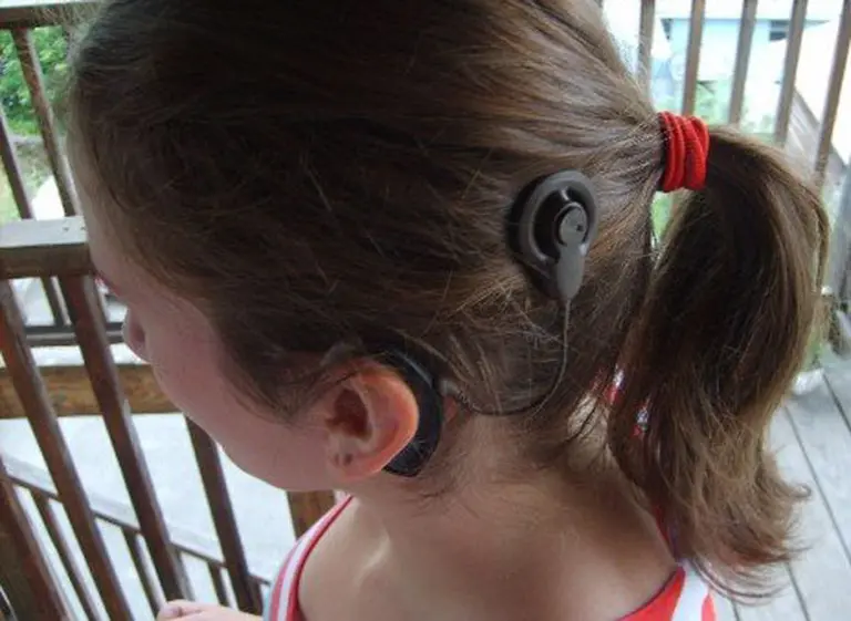 Llegan nuevas tecnologí­as para facilitar la vida a personas con problemas auditivos