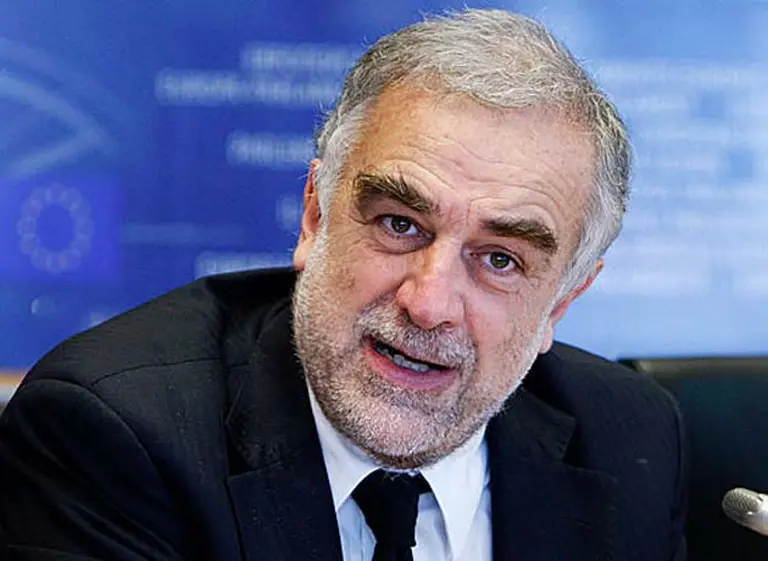 Moreno Ocampo: "Hay que desmantelar toda relación entre mafia, policí­a y poder polí­tico"