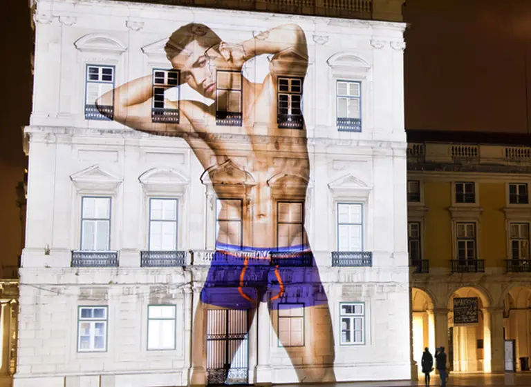 La imagen Ronaldo en calzoncillos hace furor en 7 ciudades europeas