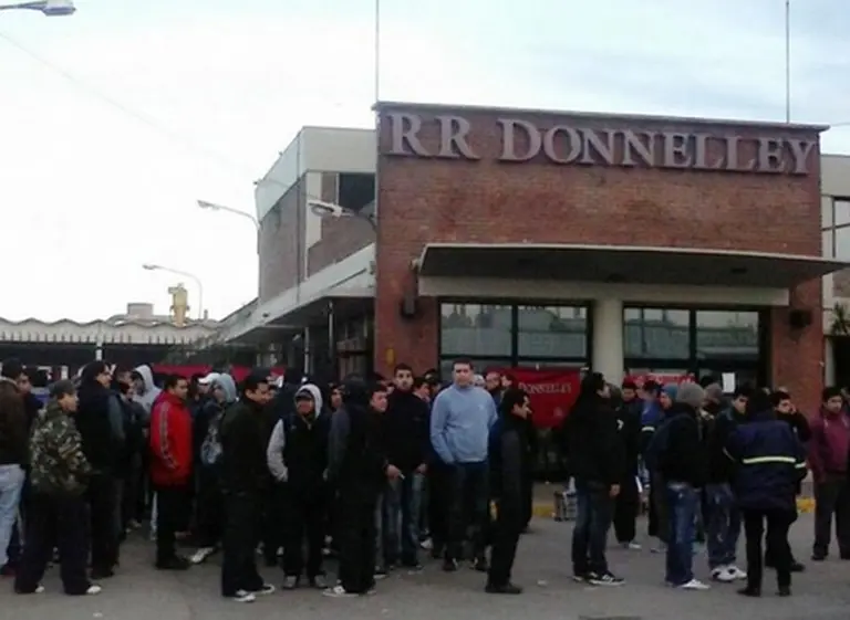 La Provincia citó a trabajadores y directivos de Donnelley y busca resolver el conflicto
