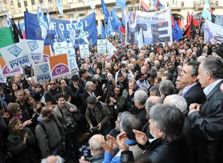 El kirchnerismo realizará un acto contra los buitre y hay expectativa por la participación de Kicillof