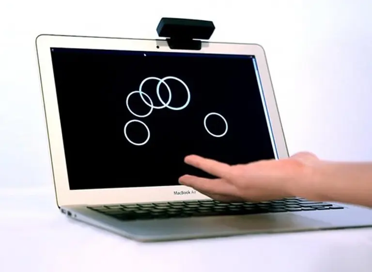 Un dispositivo convierte cualquier superficie en una pantalla táctil