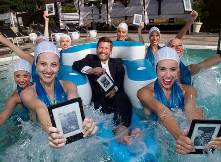 Presentan un lector de libros electrónicos resistente al agua