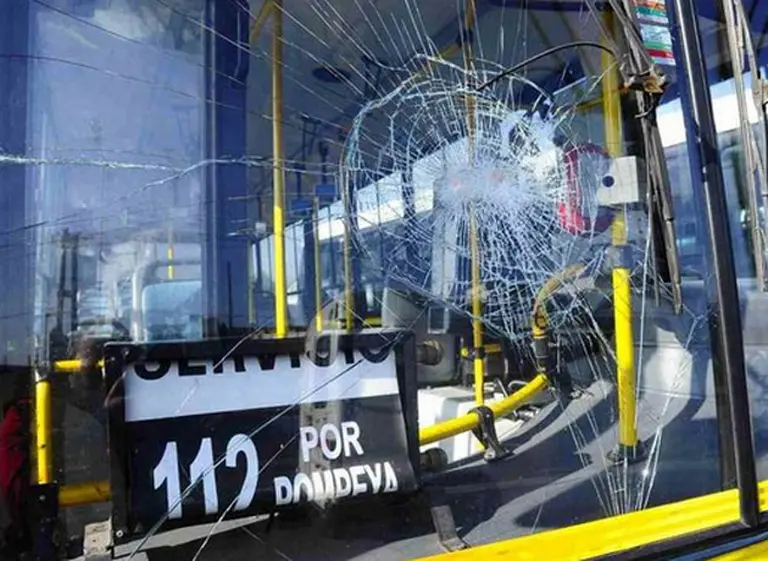 Por amenazas, suspendieron el servicio varias lí­neas de colectivos que unen la Capital con el conurbano bonaerense