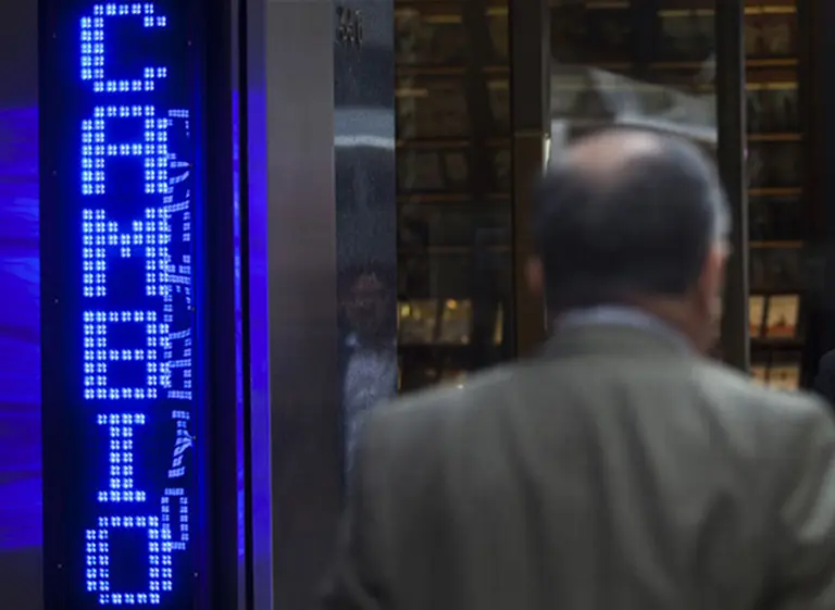 Regalo de fin de año: el BCRA elimina el tope para la compra de dólares