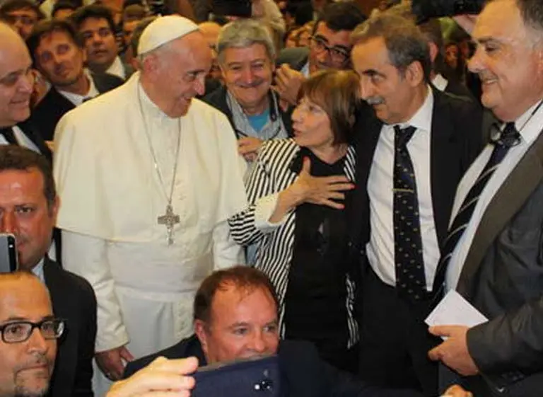 Guillermo Moreno da órdenes hasta en el Vaticano