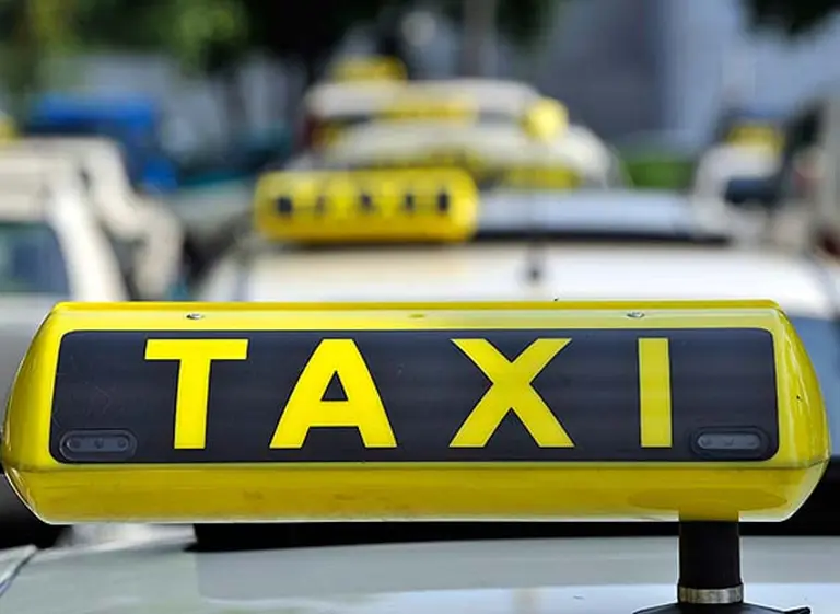 El viaje en taxi sube 15% desde este sábado y acumula un aumento anual del 30%