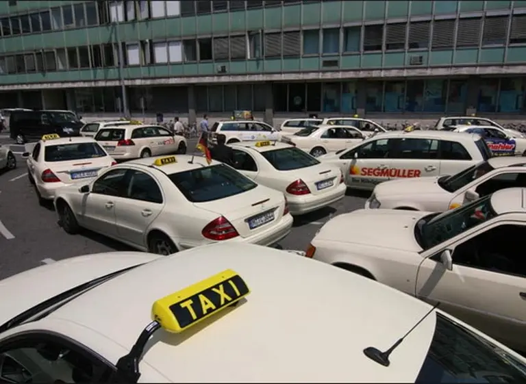 Tribunal de Frankfurt prohí­be a Uber operar en todo el territorio alemán