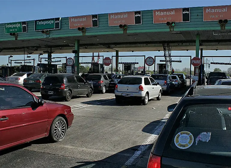 Autopistas: cobran tarifa doble a quienes pasan por el telepeaje sin pagar