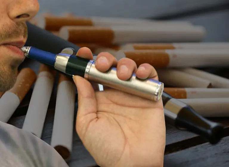 Cigarrillos electrónicos, ¿solución o más problemas?: crece la polémica sobre sus efectos en la salud