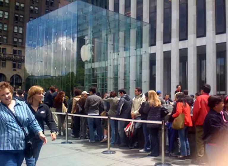 Apple es la primera empresa del mundo que vale más de u$s700.000 M