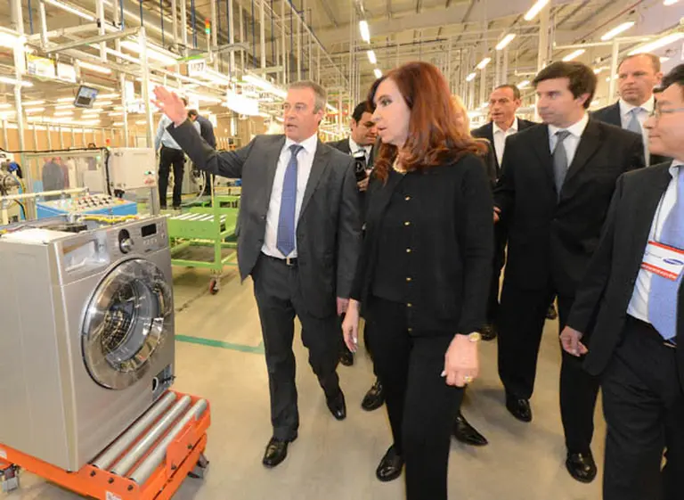 Samsung reducirí­a en un 20% el personal en la planta que inauguró la Presidenta