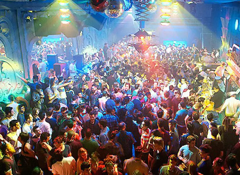 Cuáles son las 10 ciudades con mejor vida nocturna