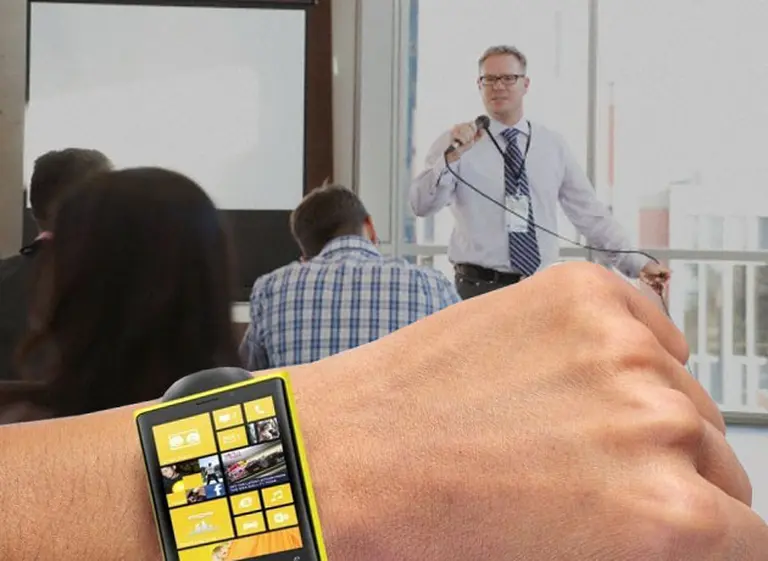 La tecnologí­a "wearable" llega a la formación profesional, pese a la barrera de costos y la falta del 4G