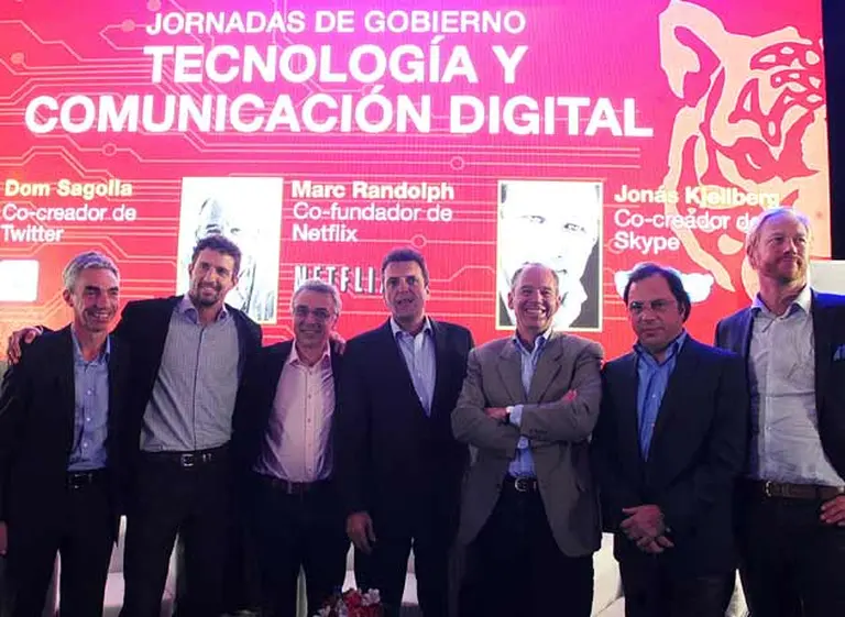 Massa se "pega" a tecnológicas para sumar votos y un perfil "moderno"