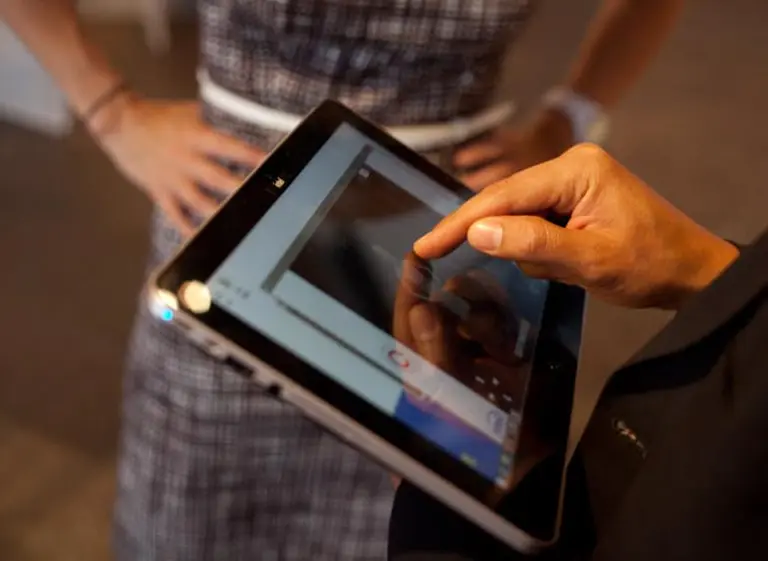 Las computadoras se reinventan para seducir a los usuarios de smartphones y tabletas