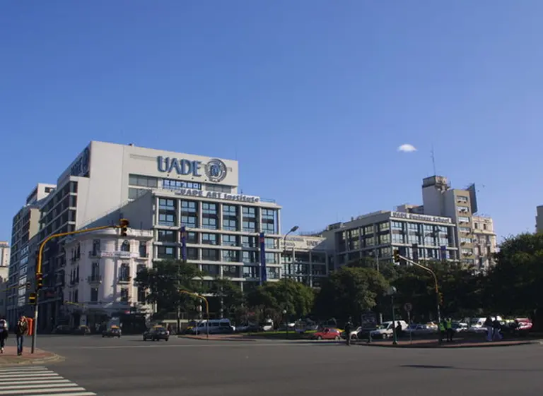 La UADE "pone primera" en el camino para abrir su nueva carrera de arquitectura